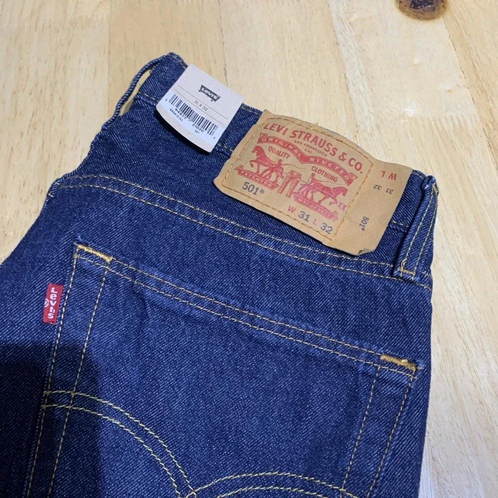 Levi's 501 Jeans Men's 31X32 Original Fit Straight Leg Dark Wash Button Fly